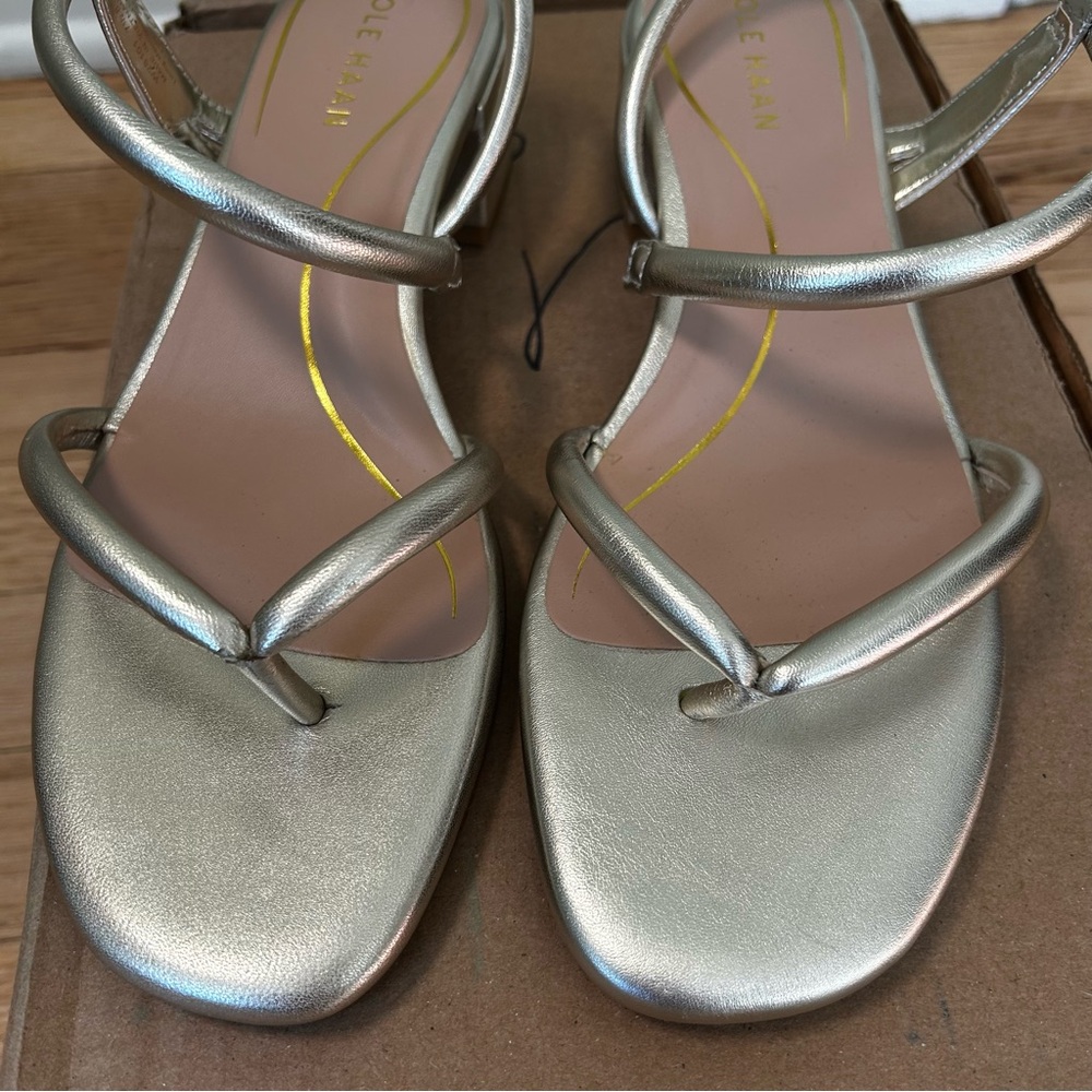 Cole haan calli thong sandal gold 7.5B women’s heels - Picture 2 of 12